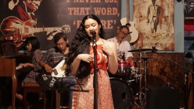 Marcella Dee Tampil Bawakan Lagu “La Vie En Rose” dengan Genre Jazz