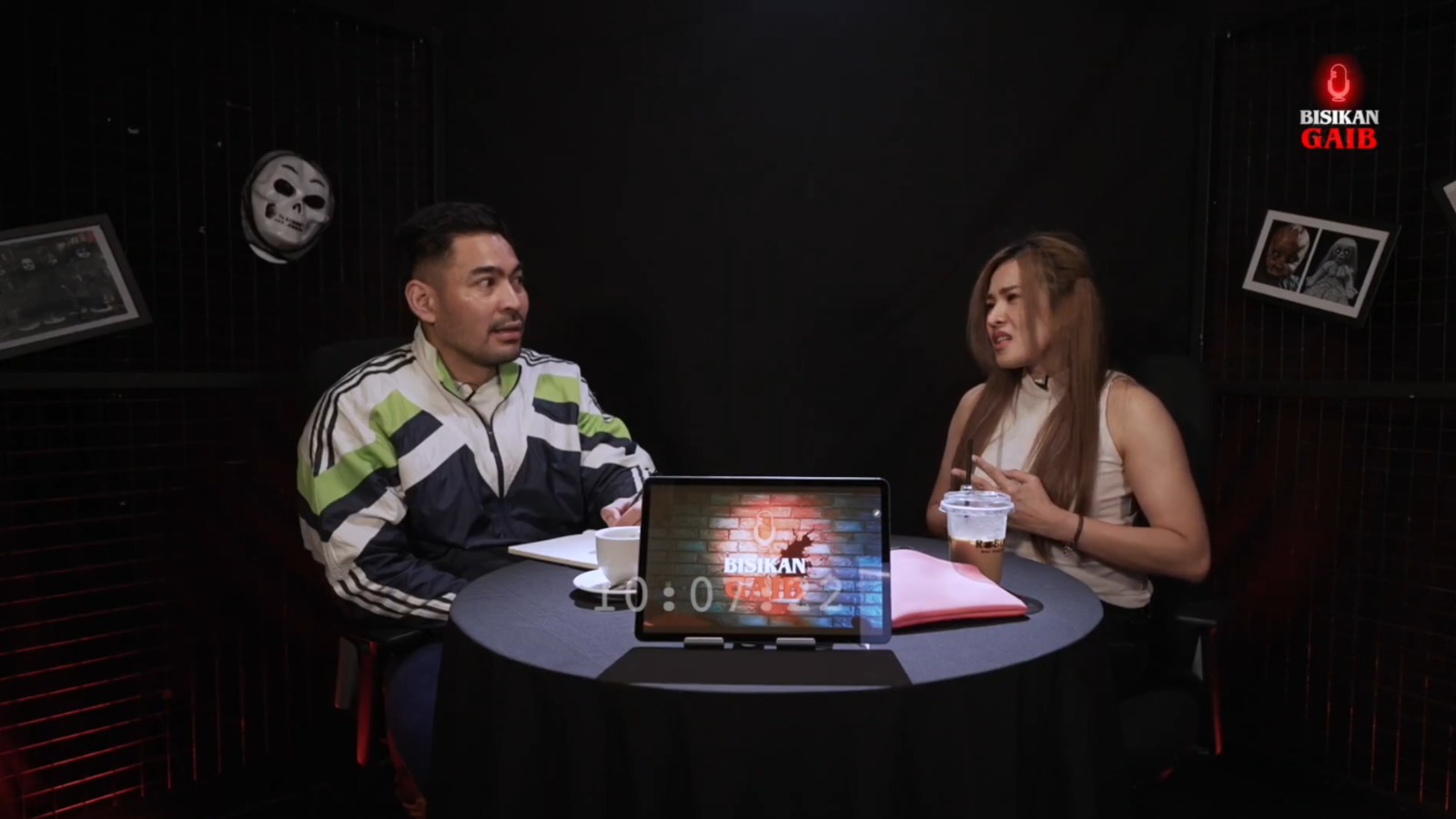 Chacha Caroline Bongkar Masalah Supranatural Para Selebriti di YouTube Robby Purba